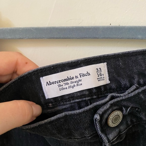 ABERCROMBIE AND FITCH THE 90s STRAIGHT ULTRA HIGH RISE BLACK JEANS SIZE 33/16 - Picture 6 of 7